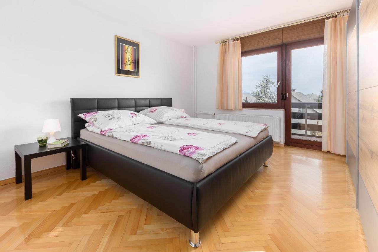 Apartment Valy - Free Bikes, Relaxing Terrace & Near Bled Bagian luar foto