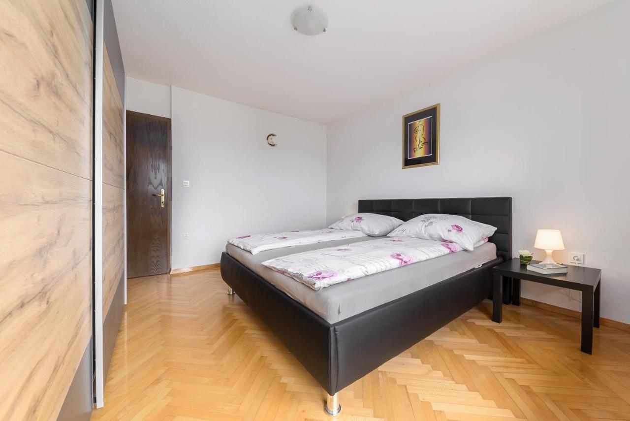 Apartment Valy - Free Bikes, Relaxing Terrace & Near Bled Bagian luar foto